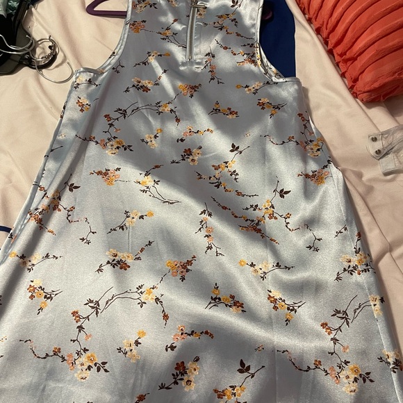 Women’s dresss - Picture 3 of 3